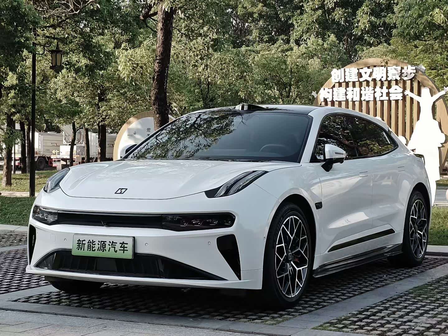 Zeekr 001