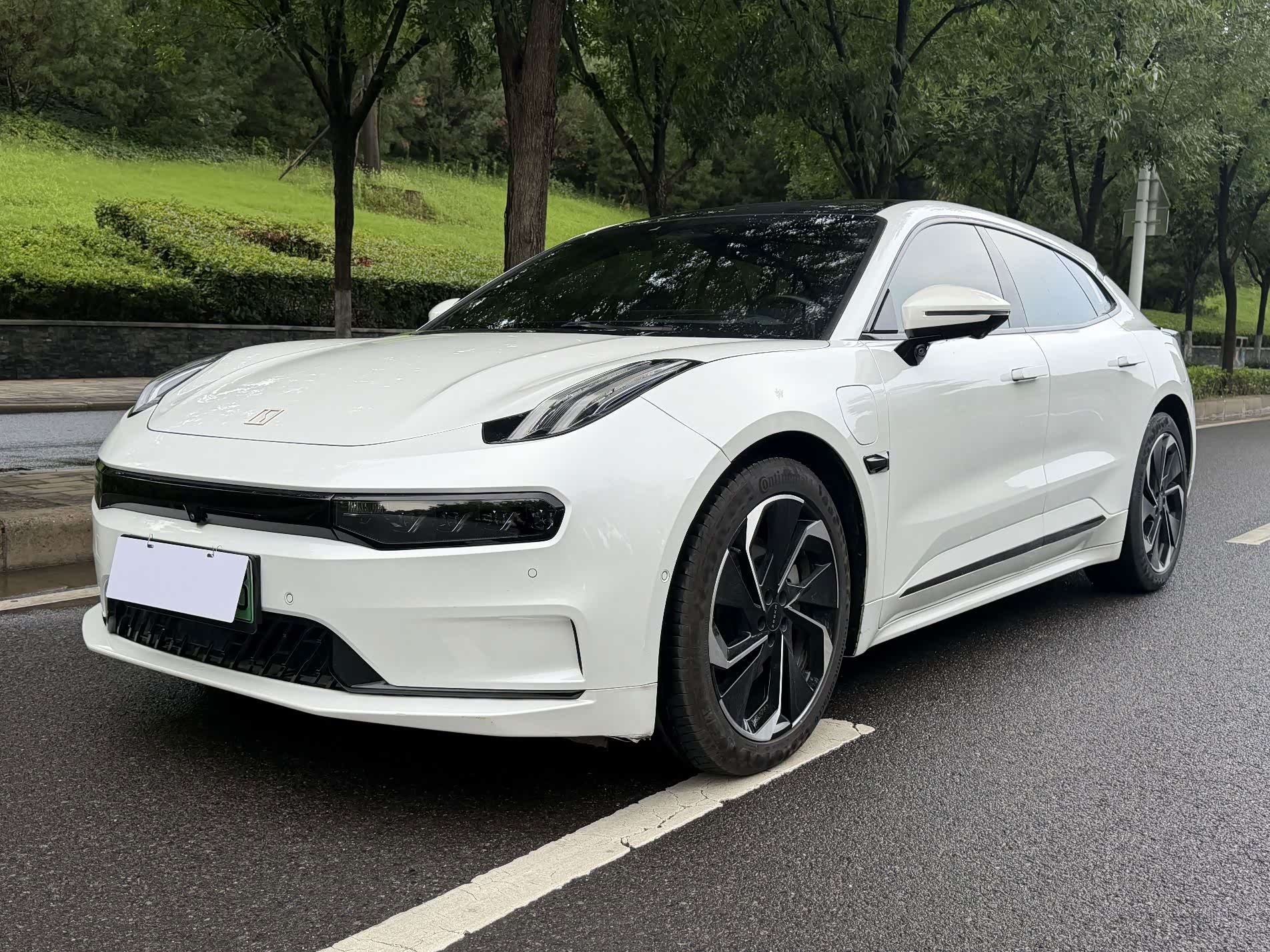 Zeekr 001