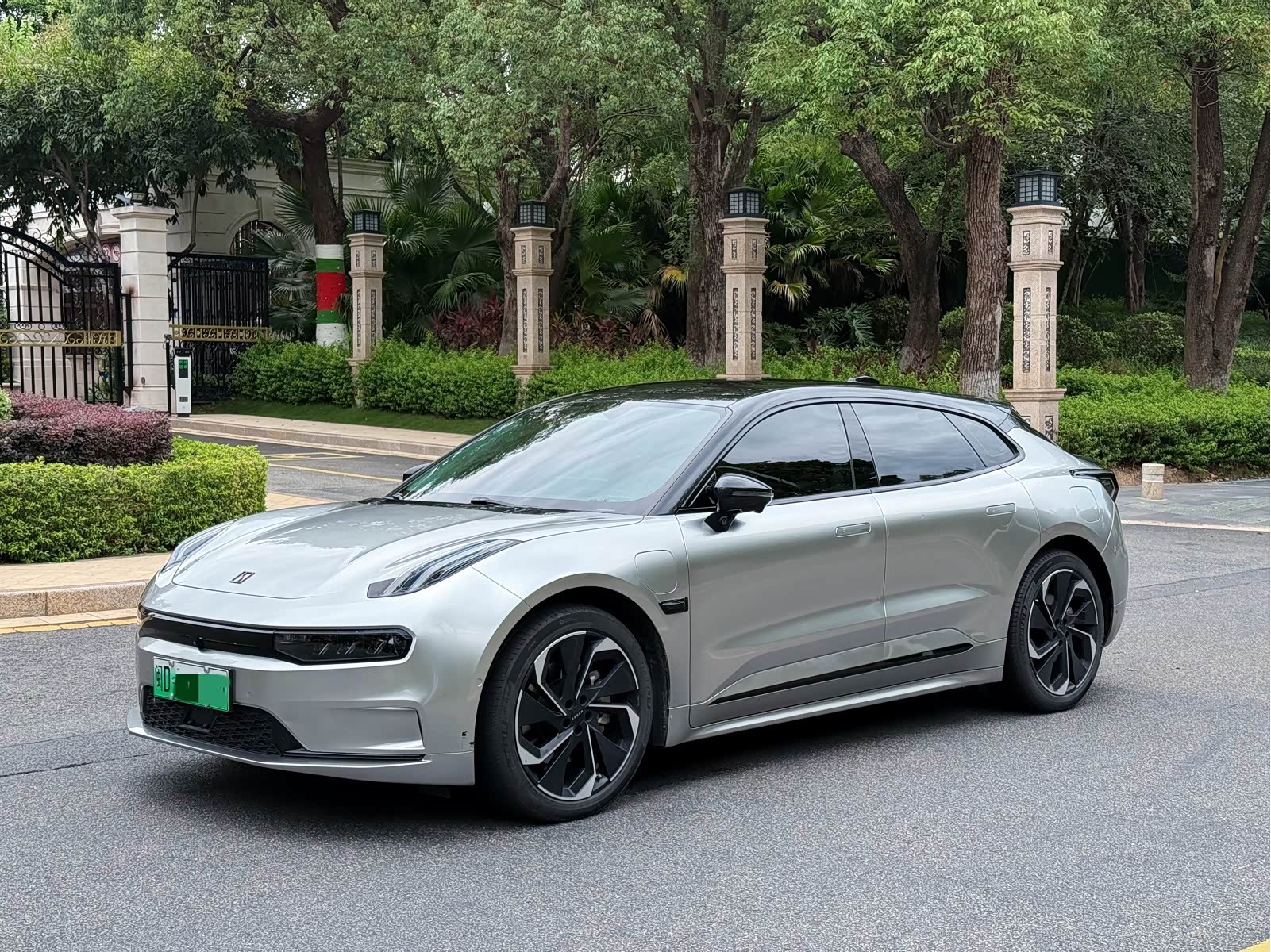 Zeekr 001