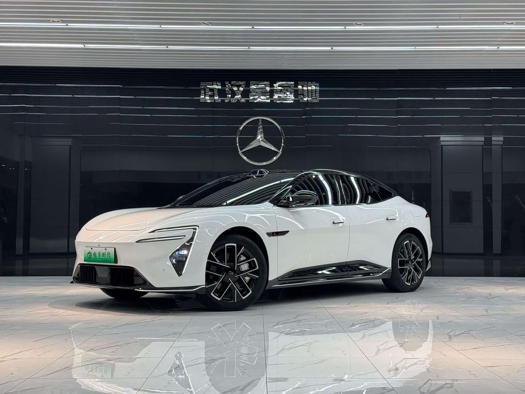 Avatr 06