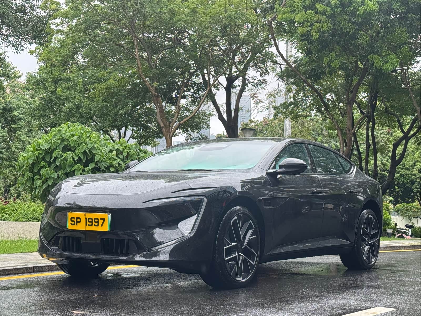 Avatr 12