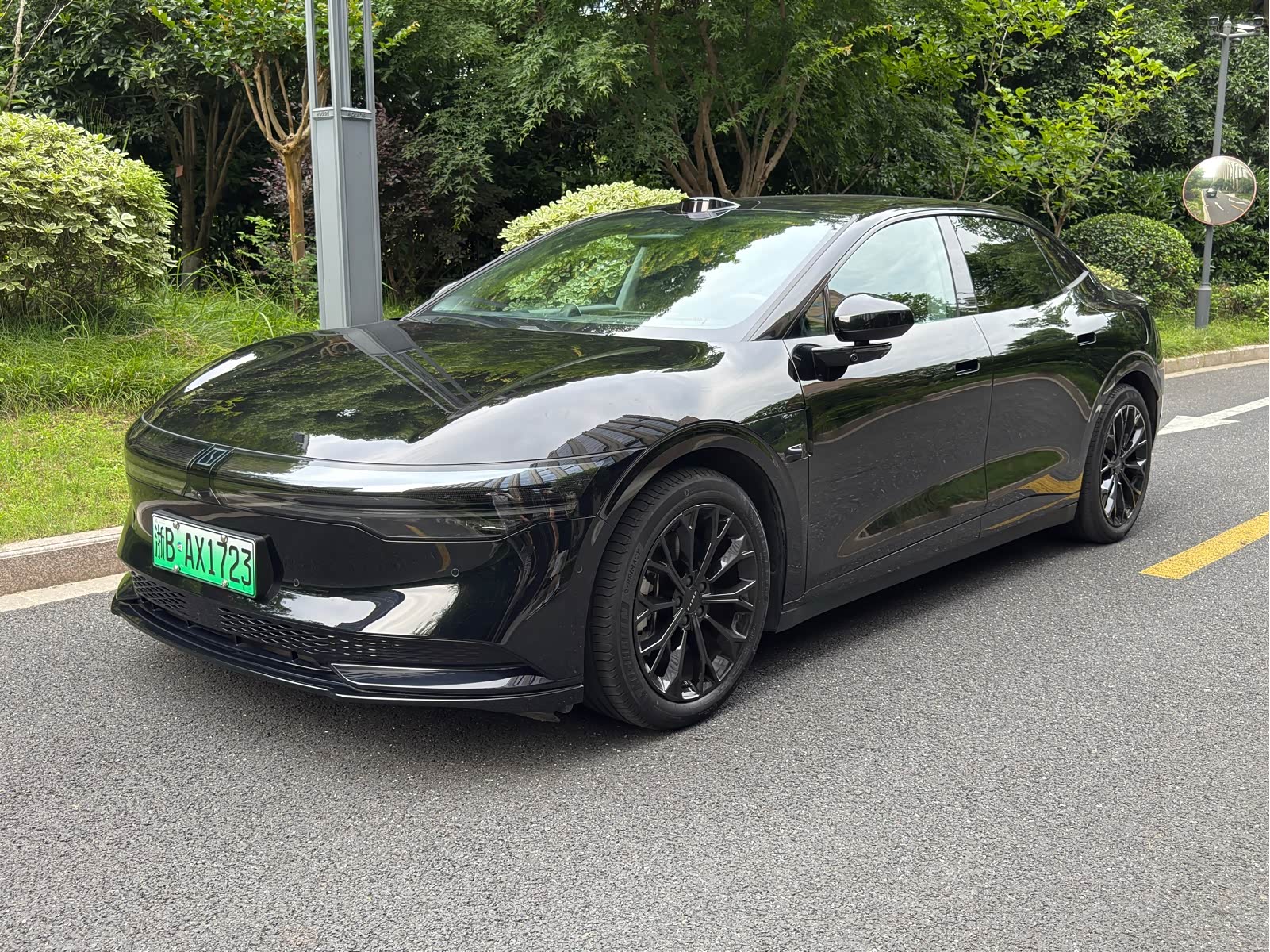 Zeekr 007