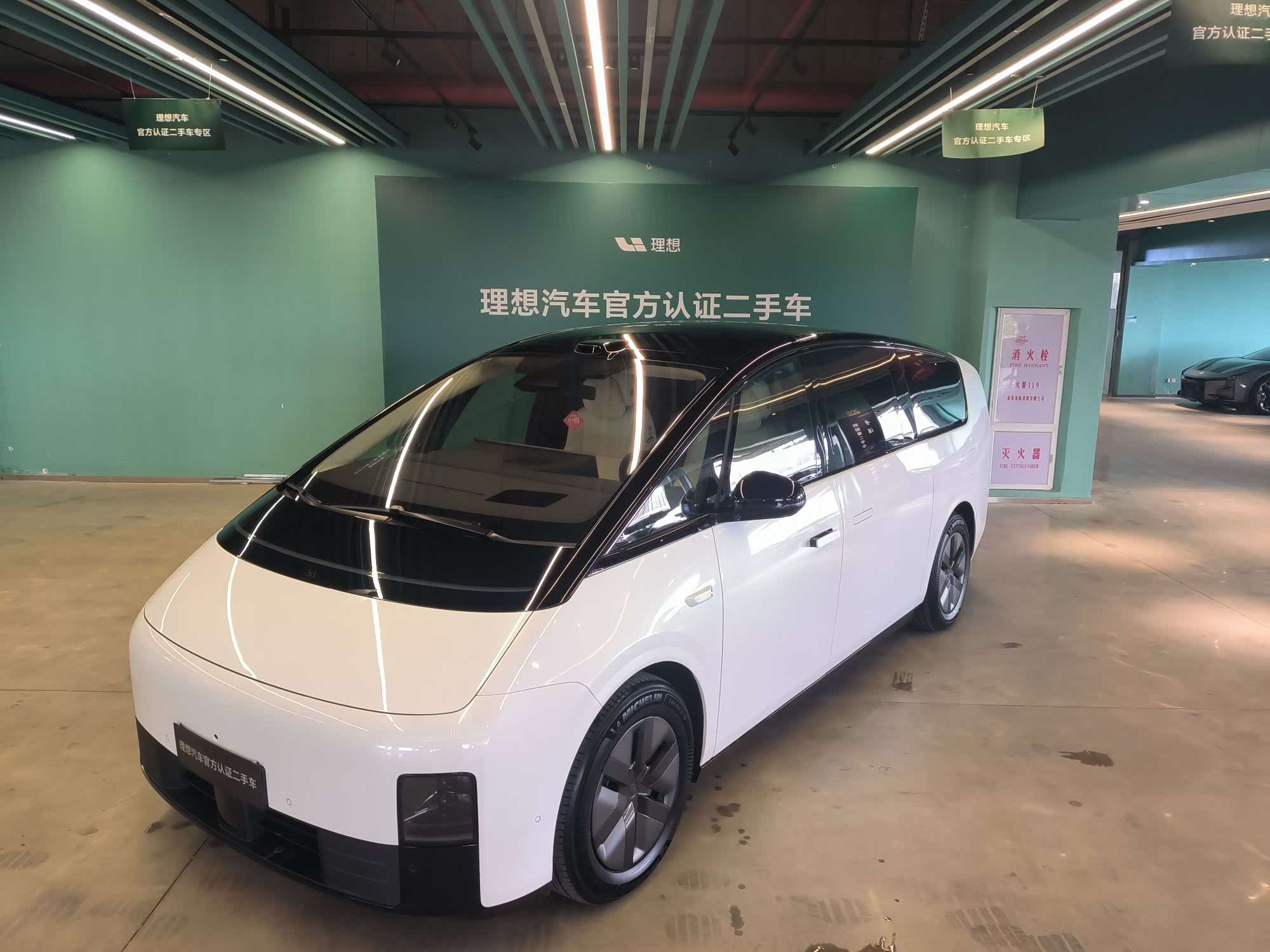 LiXiang MEGA