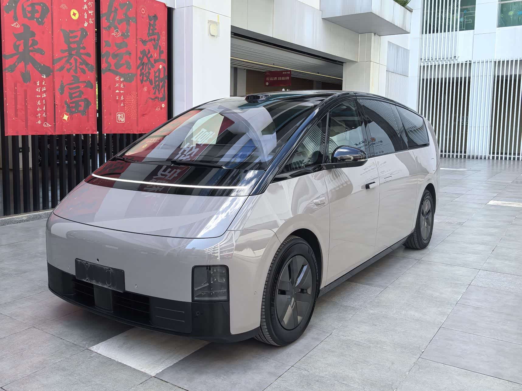 LiXiang MEGA