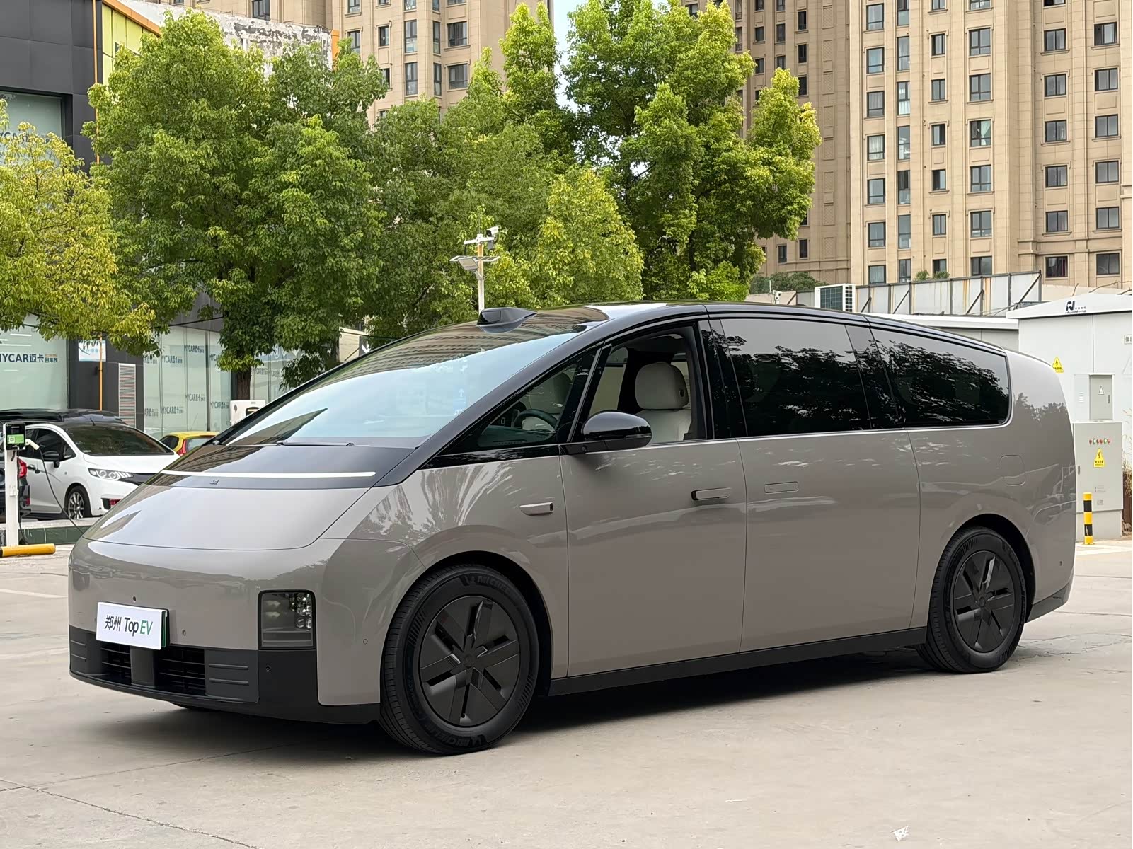 LiXiang MEGA