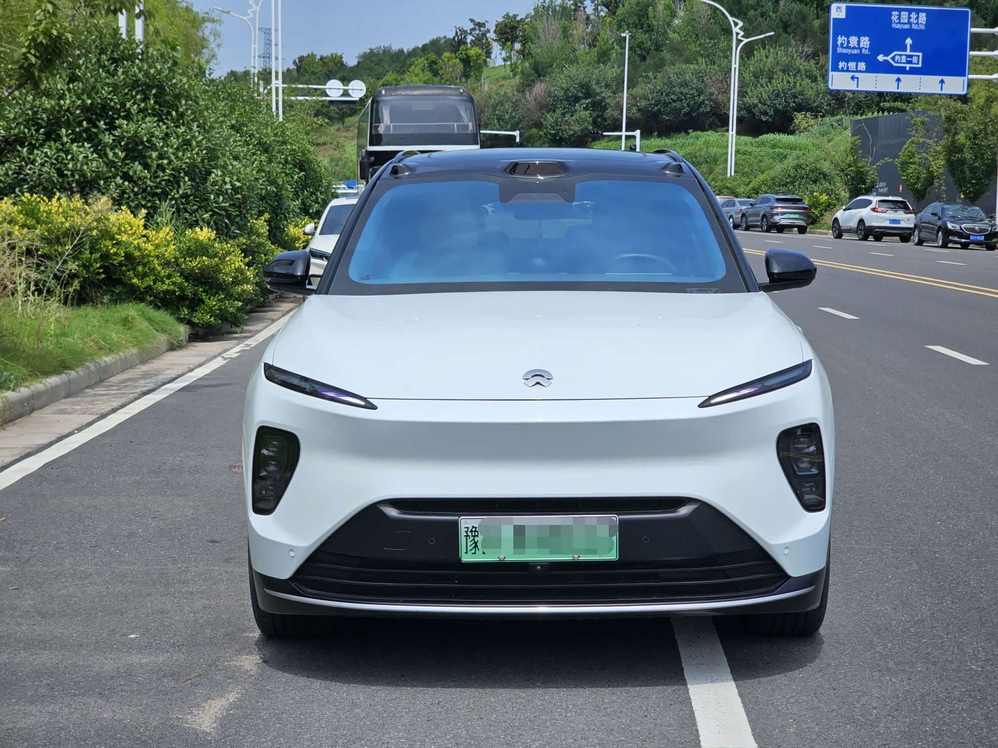 NIO ES8