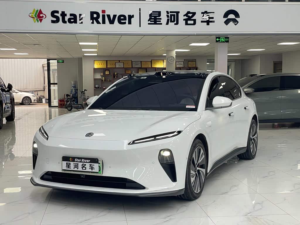 NIO ET5