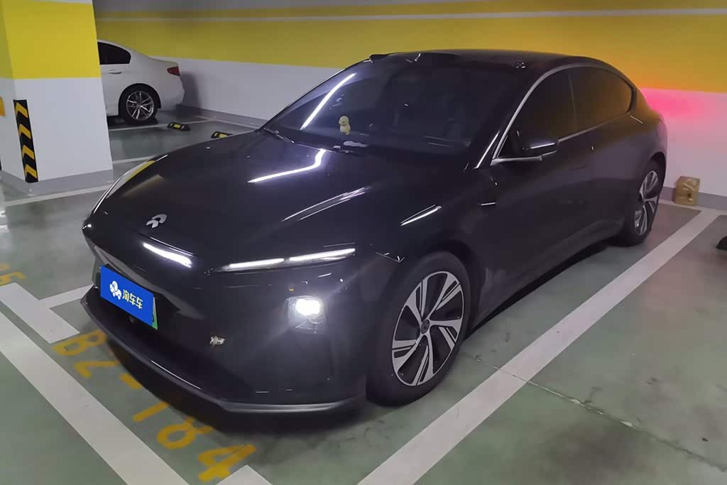 NIO ET5