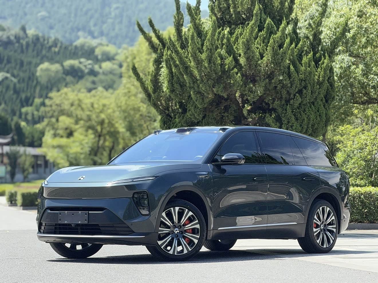 NIO ES8