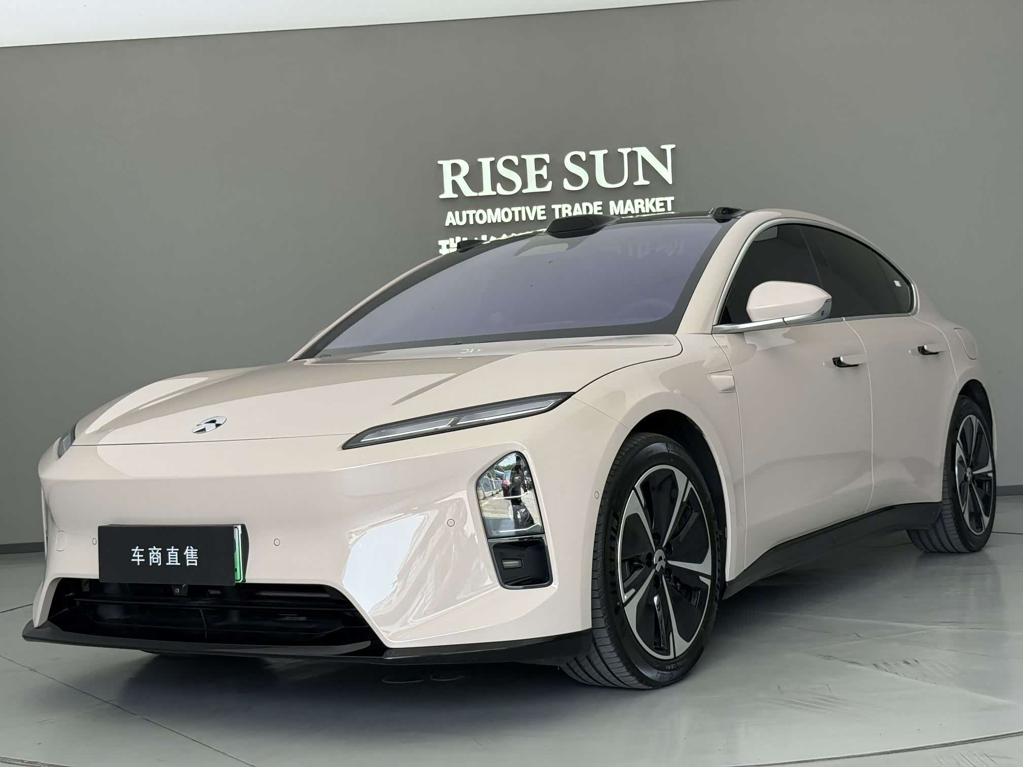 NIO ET5