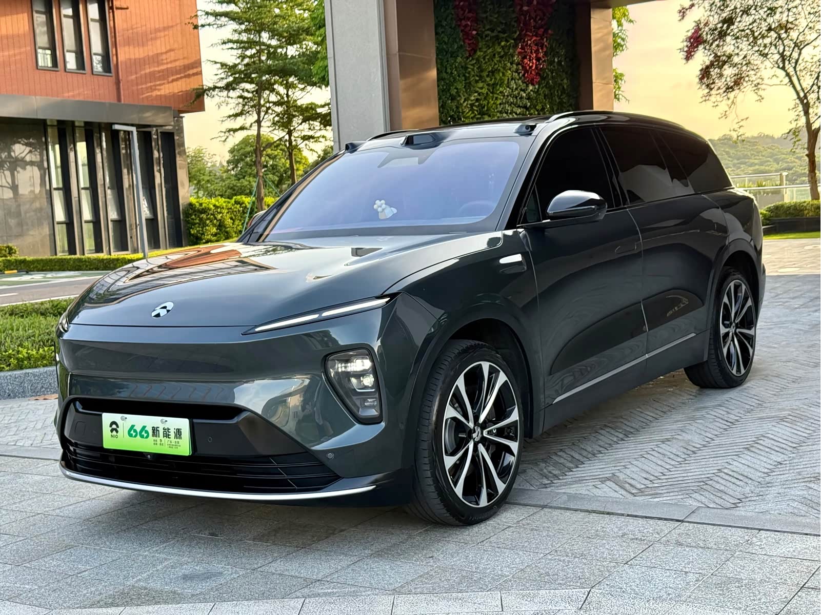 NIO ES8