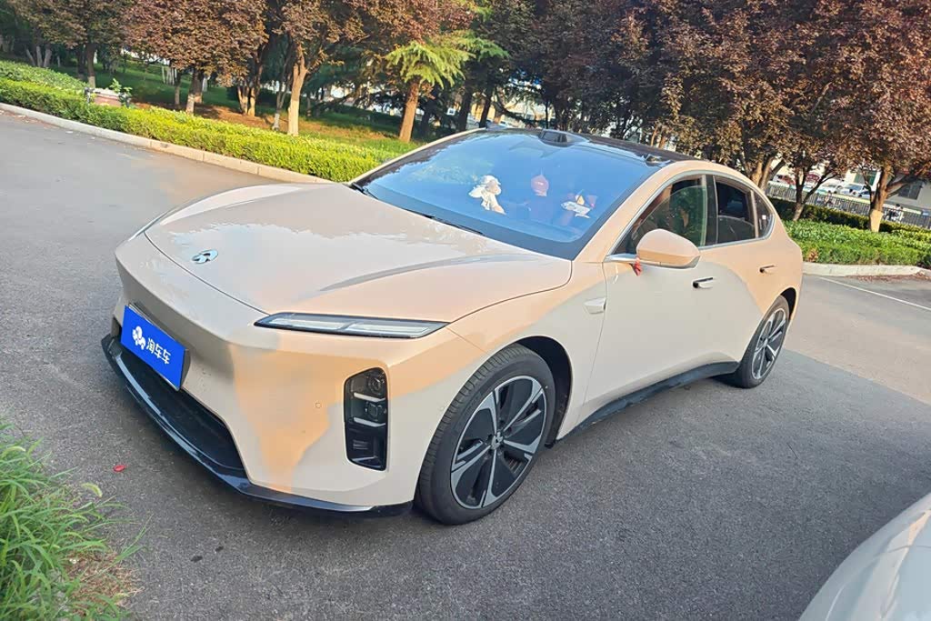 NIO ET5