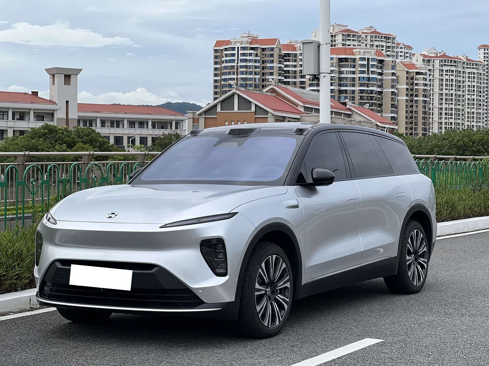 NIO ES8