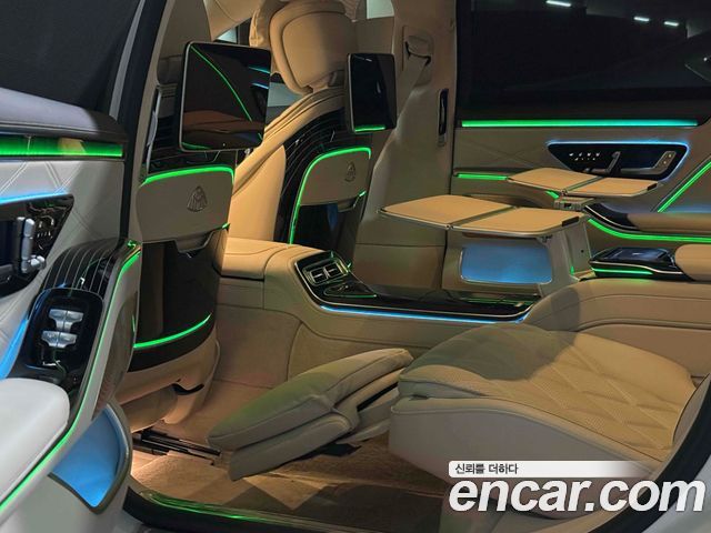 Mercedes-Benz S-Class, 흰색투톤