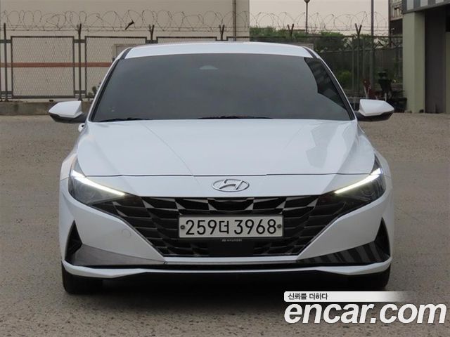 Hyundai AVANTE, Белый